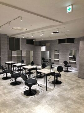 【なんば】全国に展開中の人気ヘアサロン！◆正社員or業務委託・集客抜群の人気サロン・カラー＆髪質改善どちらも人気・平均単価8000円・マンツーマン施術or掛け持ち選択可能・カットカラー2時間枠◆1ヶ月目から高い報酬が狙える環境です！「_WHITE 難波店（アンダーバーホワイトナンバテン）」からスタイリスト（美容師）の求人☆★