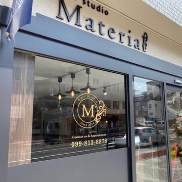 【鹿児島中央駅】≪週休二日制・社会保険完備・プルエクステが人気≫プルエクステ＆ファッションカラーが大人気！！若いお客様が中心、ヘアセットのオーダーも多いんです！！スタッフ全員でサロン創りを行いお店を盛り上げるトレンドに強いヘアサロン「hair studio Material 中央駅店（ヘアスタジオマテリアルチュウオウエキテン）」からスタイリスト（美容師）の求人☆★