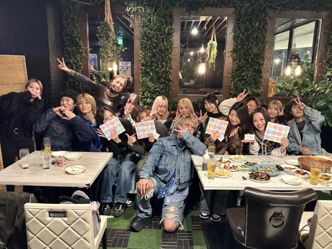 【難波】◆集客抜群の人気店・客層20代メイン・アイリスト兼任も可能・日曜休み月1回OK・社会保険完備・実働8時間◆若い世代が活躍するカラー特化サロン！頑張りがしっかり反映される高待遇で働きやすい環境！夢を持って一緒に働いてくれる方大歓迎！「Ardore（アルドーレ）」からスタイリスト（美容師）の求人☆★