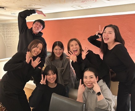 【南堀江】ボディ＆フェイシャルケアサロン！≪サロンワーク経験1年以上ある方≫≪月8,9日休み≫≪個室スペースでの施術≫≪社会保険完備≫流行りのウィンバックが人気のサロン！エステを超えたウェルネスケアを。お客様の日々の疲れを癒し、やりがいを感じられる環境です！「REMOON.（リムーン）」からエステティシャンの求人☆☆