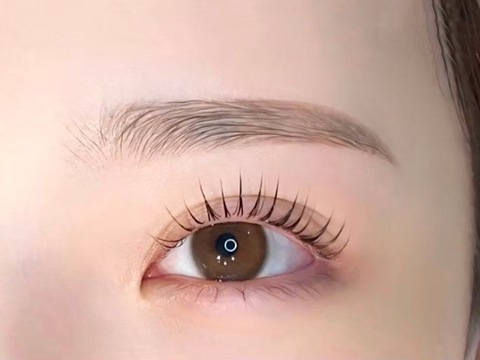 【千葉駅】≪社会保険完備≫≪月9日休み≫≪まつげパーマ・アイブロウ専門店≫≪髪色、ネイル自由≫≪実働8時間≫≪産休育休実績あり≫≪未経験OK≫しっかり休めるから働きやすい環境！手厚いサポート体制で未経験でも安心ですよ！「Une fleur  千葉店（アンフルールチバテン）」からアイリスト（まつげパーマ・アイブロウ）求人☆☆