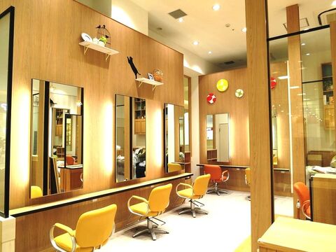 【井土ヶ谷】全国に展開する11cut！≪社会保険加入OK≫≪残業なし≫待遇面もよく、安心して固定給で働いていくことができます。幅広い年齢層のお客様が来店される「11cut マルエツ井土ヶ谷店（イレブンカットイドガヤテン）」からスタイリスト（美容師）の求人★☆