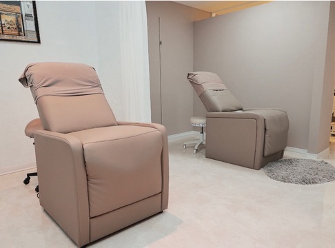 【寝屋川市駅】≪掛け持ちなし！≫≪カウンセリング重視≫≪18時閉店≫≪髪色ネイル自由≫≪人間関係も抜群≫OLさんや主婦の方に大人気のアットホームな働きやすいサロン「HARUHARU（ハルハル）」からアイリスト（アイデザイナー・まつ毛エクステ）の求人☆☆