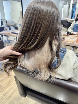 【近鉄八尾】≪未経験・通信生・新卒生歓迎≫≪社会保険完備≫≪最短1年でスタイリストデビュー可能≫≪ウィッグ代半額負担≫≪独立支援あり≫ハイトーンなどのデザインカラーが人気のカラー特化型サロン！文句なしの教育体制でしっかり学んで成長したい方必見！「N＋（エヌプラス）」からアシスタント（美容師）の求人★☆