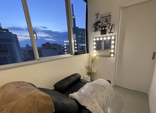 【阪急高槻市駅】≪未経験からでもOK≫≪月給23万円～≫≪社会保険完備≫≪月9日休み≫≪平均客単価6000〜7000円≫≪モデル集めサポートあり≫客単価も高く、高歩合でしっかりと稼げます！オシャレな「K!ng 高槻店（キングタカツキテン）」からアイリスト（まつげエクステ・まつげパーマ・アイブロウ）の求人☆☆