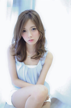 【京橋】≪社会保険完備≫≪完全週休2日制≫長く働きやすい環境が整っているため、離職率が低い！20代前半の若いお客様を中心に愛される、ナチュラルフェミニン系おしゃれサロン「JILL by GIEN（ジルバイジアン）」からアシスタント（美容師）の求人☆★☆