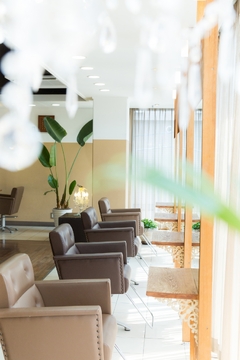 ≪完全週休二日制≫≪社会保険完備≫≪高月給≫≪ブランクがあってもOK≫≪住宅手当あり≫≪引っ越し手当あり≫≪異動なし≫≪残業ほぼなし≫≪営業時間内レッスン≫≪単価1万5000円以上≫流行りのデザインではなく髪をキレイにしてお客様の笑顔を創ります。スタッフ第一主義を掲げるエリアでトップクラスの働きやすさです！ヘアサロン「Heart's（ハーツ）」からアシスタント(美容師)の求人☆★☆