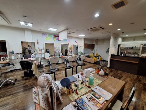 【大和西大寺】≪未経験でもOK≫≪16時までの勤務＆平日のみの勤務OK≫≪営業時間内のレッスンも可能≫シフト等柔軟に相談に乗っていただける環境の為、お子様がいらっしゃる方も安心！地域密着の落ち着いたサロンで働いてみませんか？「RYZE（リージェ）」からアシスタント（美容師）の求人☆★