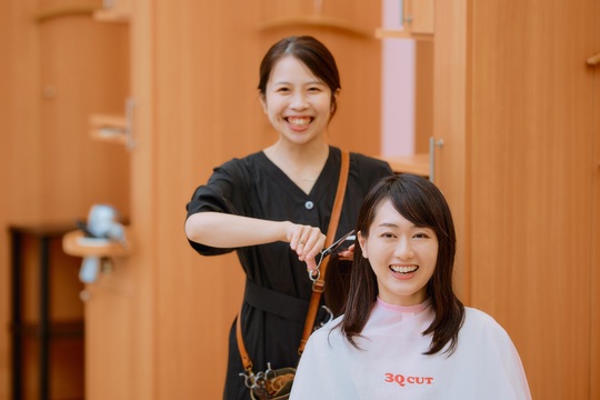 【那珂川】≪完全週休二日OK！≫高月給スタート・社保完備・毎年昇給・産休育休・有給休暇あり！！残業なしの、カット専門店！長くお仕事できる環境の「サンキューカット 那珂川店（サンキューカットナカガワテン）」からスタイリスト（美容師・理容師）の求人★☆