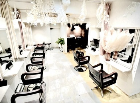 【なんば】≪正社員・業務委託を選択可能≫≪社会保険完備≫≪実働8時間≫≪フリー40％／指名50～60還元≫≪自由出勤制度≫女性オーナーによる女性スタッフが働きやすいサロン環境です！「LEAPS（リープス）」からスタイリスト（美容師）の求人☆★☆