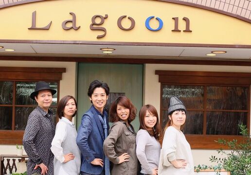 【津久野】≪完全週休2日制≫≪社会保険完備≫≪19時に退勤可能≫地域密着型の超アットホームサロン！19時閉店 私服勤務OK！髪型自由！おしゃれをして働けます「Lagoon（ラグーン）」からアイリスト（アイデザイナー・まつ毛エクステ）の求人☆☆