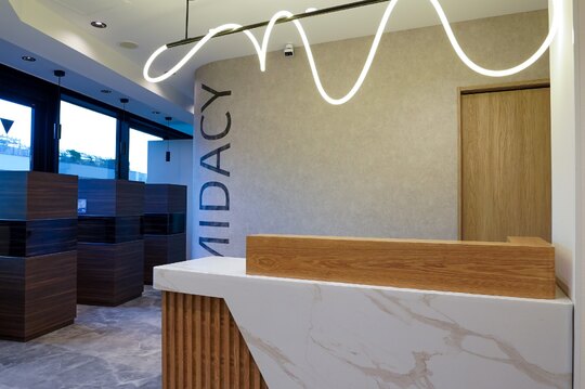 【千葉駅】≪月給31万円以上・完全週休3日制の選択OK・髪色、ネイル自由・社会保険完備・未経験、新卒生、通信生OK・土日祝の希望休OK≫美容業界で随一の好条件！経験の有無を問わず充実した環境で長く活躍ができる「2026年3月1日、千葉エリアでOPEN予定のメンズトータルビューティーサロン」からアイブロウリストの求人☆☆