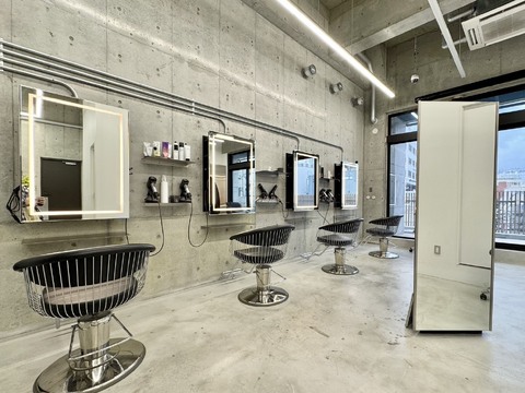 【天神】≪社会保険完備≫≪完全週休二日制≫≪高単価サロン≫≪交通費支給あり≫韓国ヘアが人気のサロン！ライフスタイルに合わせた働き方が可能！「umu.（ウム）」からスタイリスト（美容師）の求人☆★