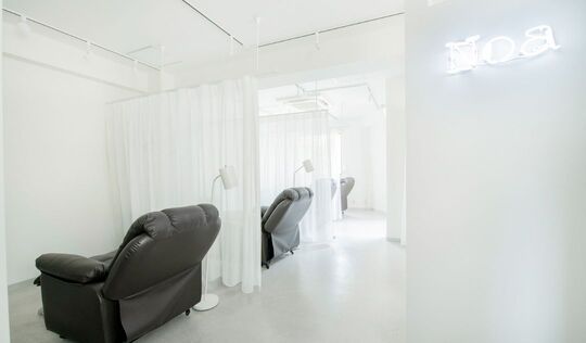 【池尻大橋】◆社会保険完備・産休育休実績多数・残業一切ナシ◆早い時期から売上が立ち、歩合でしっかり還元！出来る技術から徐々に入客できるので、成長も早いサロンです！充実の研修体制で未経験の方も安心して働けます「carrefour Noa 池尻大橋店（カルフールノアイケジリオオハシテン）」からアイリスト（まつげエクステ・まつげパーマ・アイブロウ）の求人☆☆